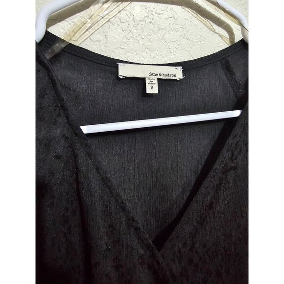June & Hudson Top Womens Black Peplum Slightly Sheer Blouse Size Small (815) - Picture 3 of 6